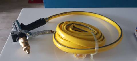 Giao sai sản phẩm, không đúng với mô tả. Đầu xịt dạng tròn ống thì thay bằng súng xit inox nhưng lại ra teng, rất cũ.