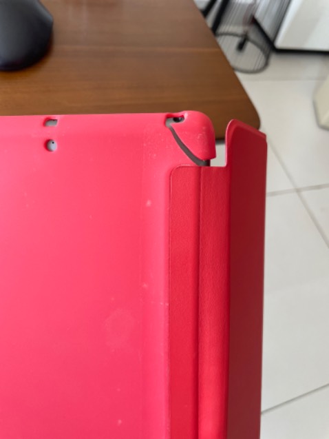 Mới lắp vào ipad đã vỡ góc. Cover chất lượng tệ. Không thể đổi trả do đã bỏ hộp đi