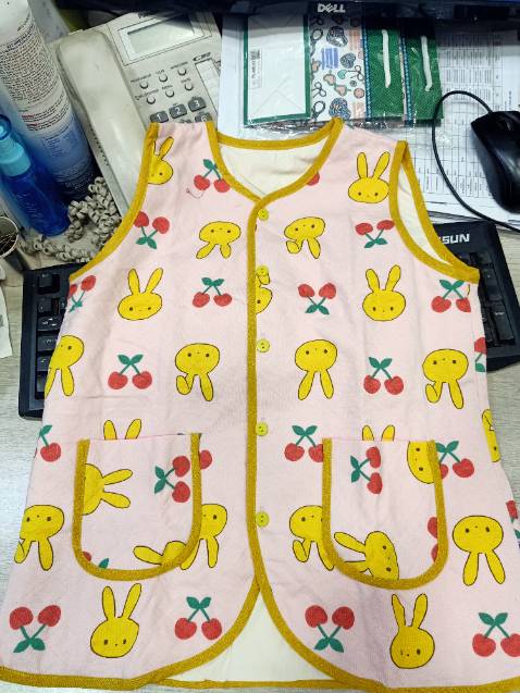 Áo gile không quá dày, hình in dễ thương. Hàng đẹp lắm ạ. Mình mua cỷa shop cho con gái mình rất nhiều đồ rồi mà vẫn muốn mua tiếp, huhu.