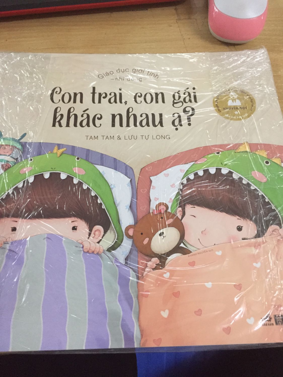 Shop giao hàng nhanh, nội dung phù hợp với bé nhà mình 4 tuổi.