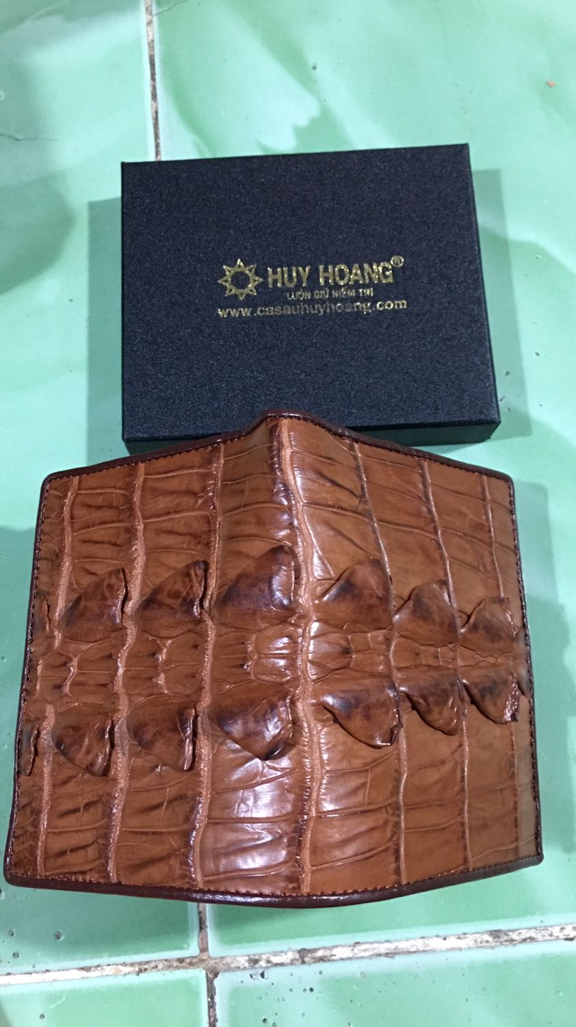 Ví nam da cá sấu rất là sang chảnh , bền và chắc chắn mình rất thích