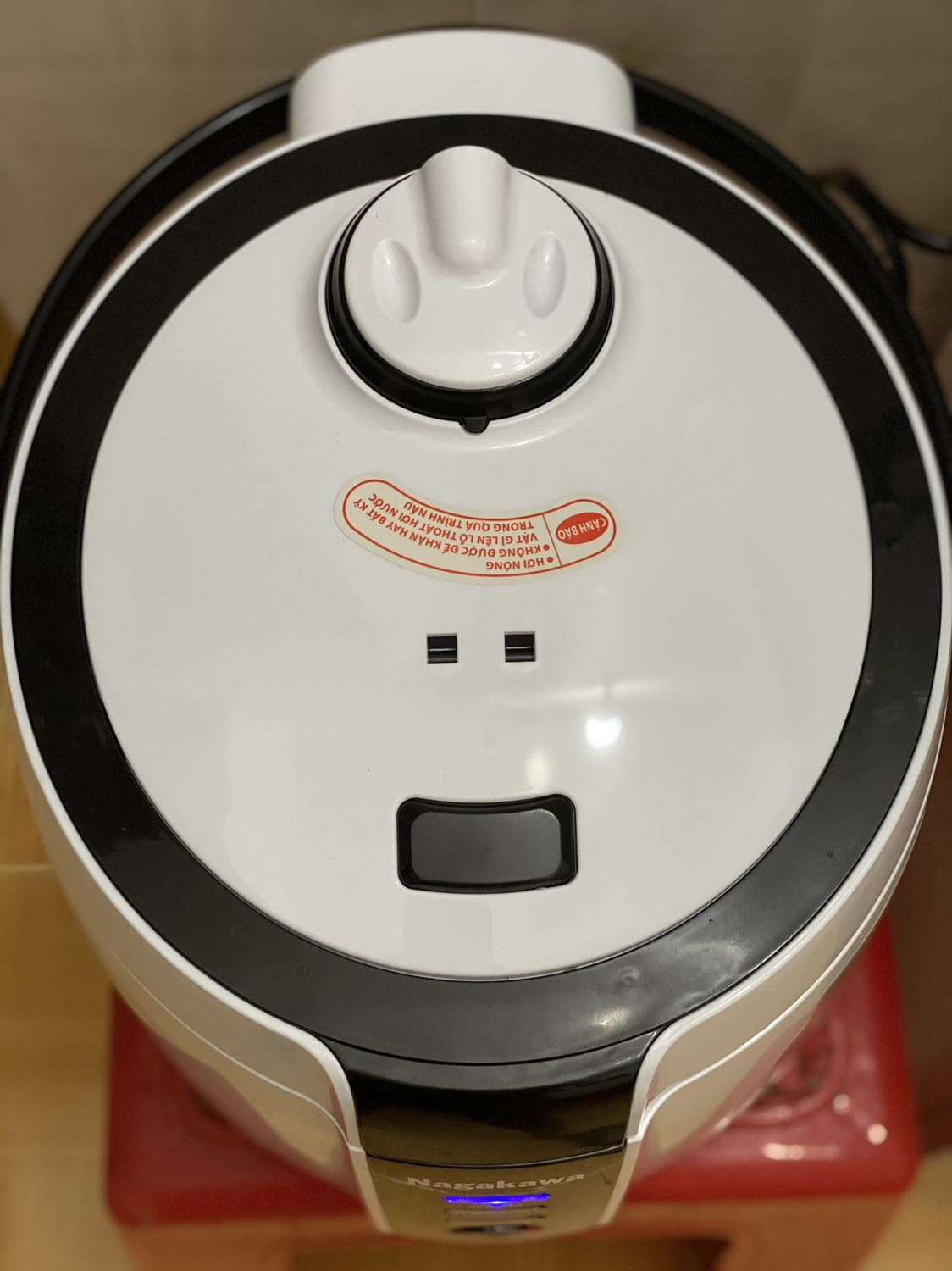 U là trời đặt từ 10/10 tới 25/11 mới nhận đc hàng mn ạ. Nồi xinh, 1.2L nên sẽ hơi nhỏ nếu nhà đông ng nha. Ruột nồi mỏng như các loại giá tầm trung khác, lò xo của nồi có cảm giác hơ dỏm 😂. Hy vọng xài sẽ bền.