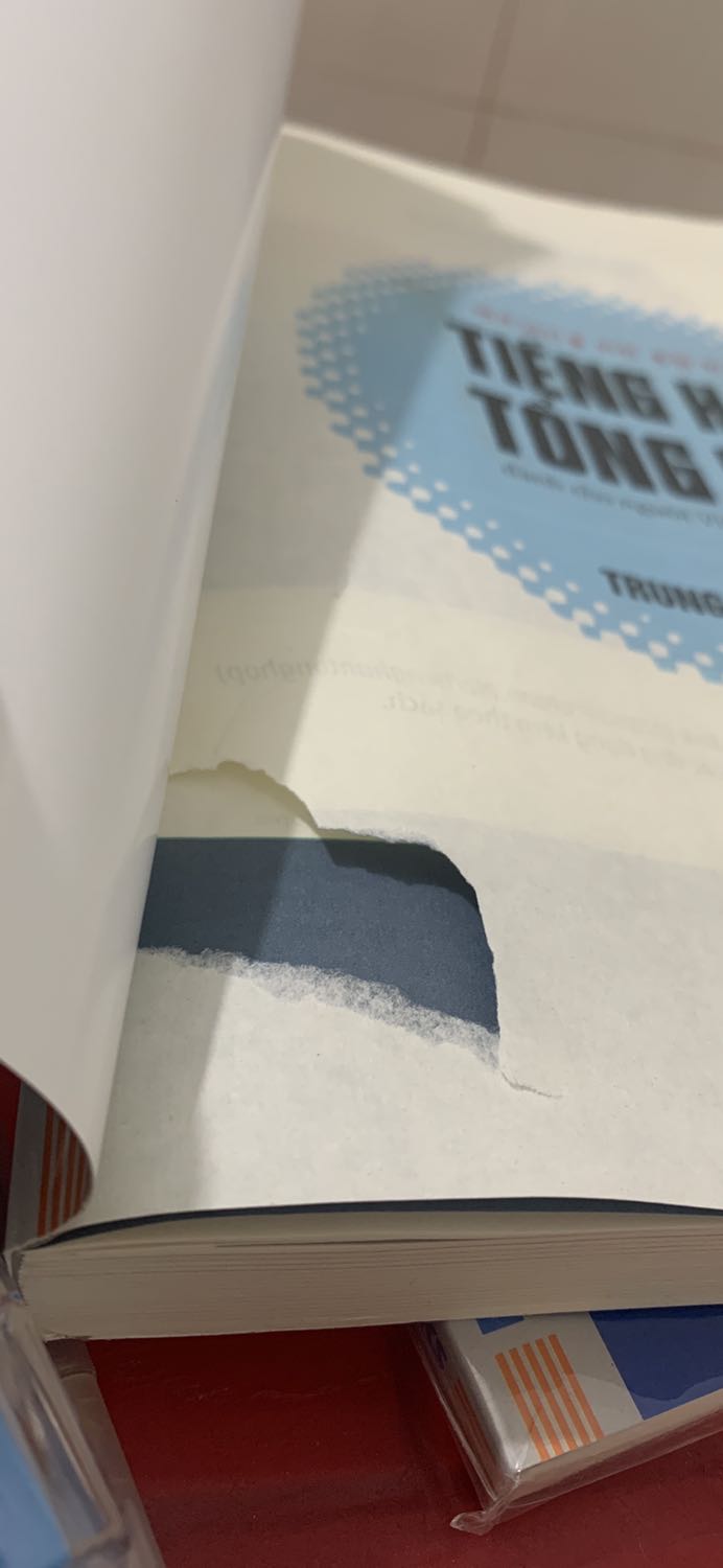 Sách rất đẹp, đóng gói cẩn thận. Nhưng mà bị lỗi ngay trang đầu tiên. Nhưng không vấn đề gì cả. Vẫn cho 5 sao và nên mua nhé mn. Chất liệu sách rất sịn so với những quyển sách mình mua học trước đây.