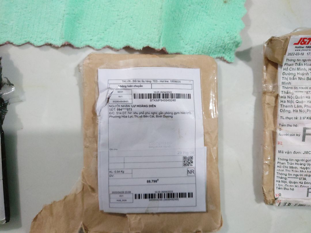 shop giao cái gì vậy? bó tay.. mình mua hàng tiki rất nhiêu chưa gặp làm ăn kiểu này bao giờ