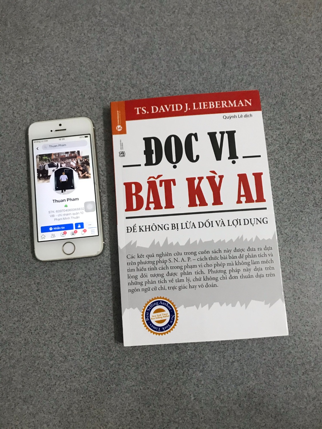 Sách tác giả người nước ngoài,  được dịch lại, theo mình thì đọc lần đầu khá khó hiểu bởi từ ngữ dịch khó sát nghĩa theo ý muốn của tác giả, phải đọc lại 2-3 lần thì mới thấm nhuần. Có 1 số tình huống hơi viễn tưởng, không thực tế. Rating 4/5
Mua sách tại Tiki luôn yên tâm về chất lượng, giao hàng cực kì nhanh, đóng gói cẩn thận. Quá tuyệt, xứng đáng hơn 5* cho Tiki