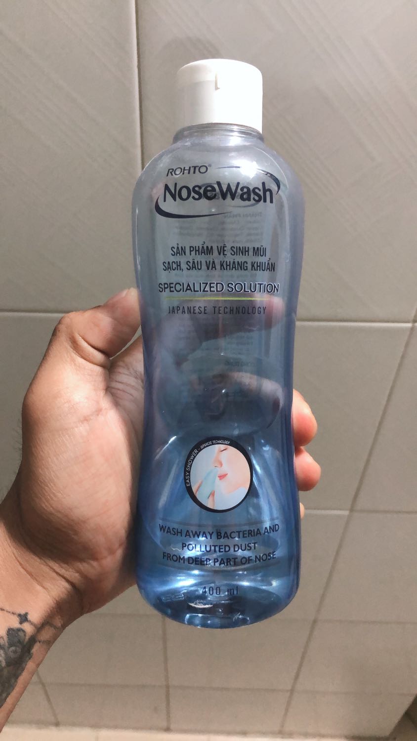 sử dụng sản phẩm được hơn một năm, 2 ngày mình rửa mũi một lần, lần đầu sử dụng cảm giác tất cả mọi chất dơ trong mũi trước giờ được thải ra hết, cực kỳ dễ chịu, 

mình làm việc ở sài gòn và hà nội, ngày trước mũi cứ hay bị ngứa và khó chịu, nhưng từ ngày sử dụng sản phẩm đến nay thì hết hẳn và bệnh viêm mũi k tái phát, 

combo: sản phẩm vệ sinh muối + nước muối sinh lý + betadine khò họng + nước súc miệng và tất nhiên cả việc đánh răng 
từ khoang họng đến mũi  đều sạch sẽ, 

mình đã khuyên cả nhà mình dùng, còn bạn thì sao? hãy thử nhé! [cực kỳ dễ sử dụng nhé] 

chúc cả nhà luôn khoẻ ?