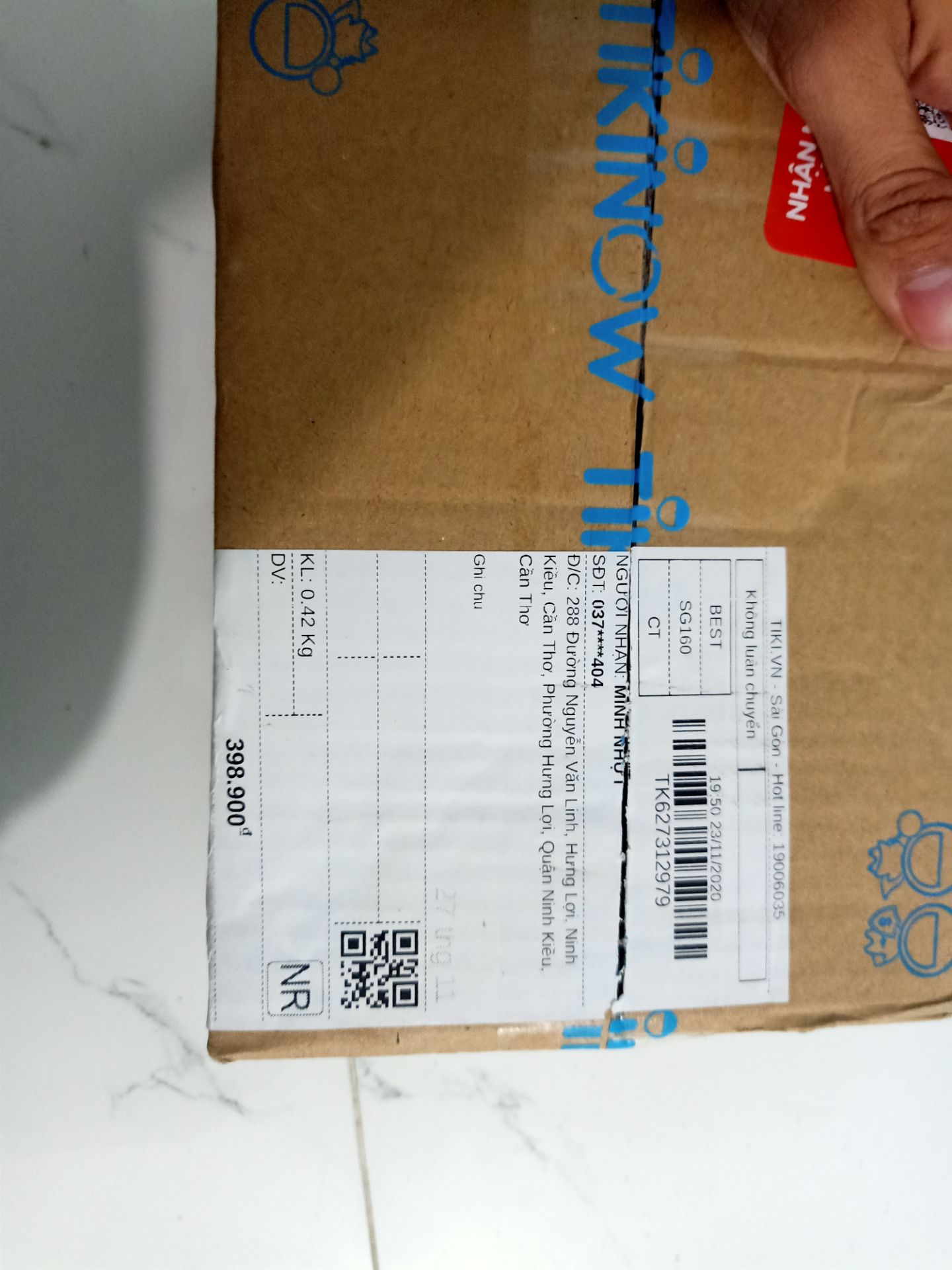 sản phẩm đã giao sai còn không cho người khác đổi lại , tiki làm ăn thế à , tôi thật sự rất bức xúc về vấn đề này, đơn hàng tôi đặt mua trị giá 399k mà tiki giao đơn hàng có giá 260k . Tôi thật sự rất quan ngại về việc tiki giao hàng như thế.