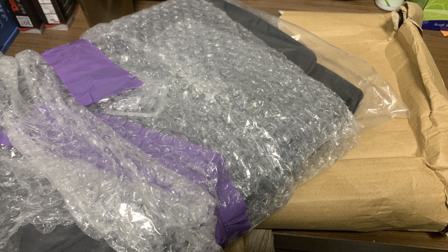 Hàng mắc tiền mà shop đóng gói tệ quá