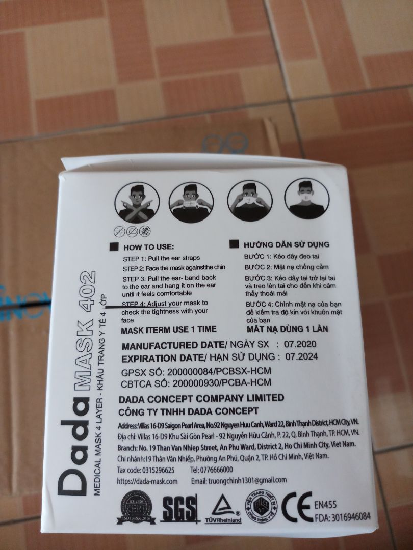 Hộp khẩu trang khá là đẹp, nhìn cứng cáp và chắc chắn. 
Mình mua hồi tháng 08/2020, khẩu trang sản xuất tháng 07/2020, hàng mới sản xuất.
Mình chưa khui xài. Mình sẽ viết tiếp đánh giá khi dùng sản phẩm.
Cảm ơn Shop!