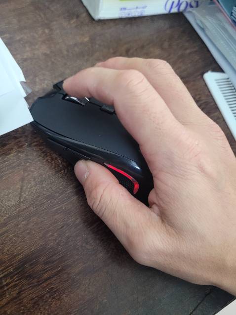 Chuột đẹp như trên ảnh, dùng ổn nhưng thao tác bấm con lăn chuột thì hơi bị cứng chút