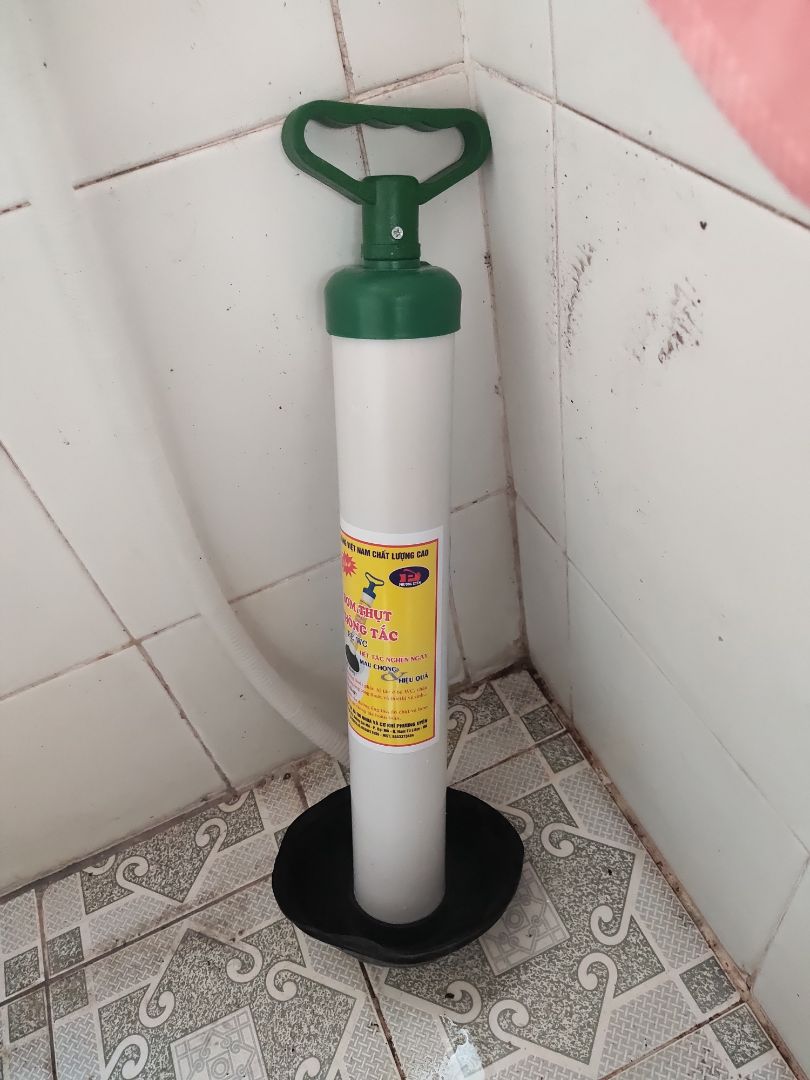 sản phẩm không giống như hình, không hoạt động đúng theo như mong muốn, bồn cầu không được thông, đầu thông không hút, không xài được. đây là hình ahr của nó ngay từ khi đã bóc ra. Thử xài vẫn không được, mong được trả lại tiền ạ, *** lọc giỏi quá. Ai mua nhớ đọc đánh giá trước nha