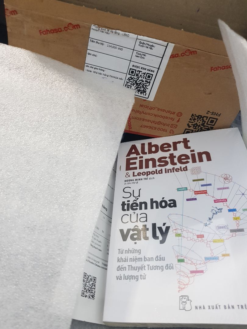 Fahasa gói bọc sách kỹ hơn Tiki Trading :)) Nhưng mà lần đầu tiên gặp sản phẩm Nhà bán tự vận chuyển, Fahasa gửi qua Giao hàng nhanh mà ko cập nhật mã đơn hàng nên cứ tra mã đơn hàng Ninja Van, mấy ngày trôi qua ko thấy sản phẩm đc gửi đi trong khi thực tế sách đang trên đường giao hàng rùi :)) Đề nghị Fahasa lưu ý cập nhật lại mã đơn hàng sau khi gửi hàng đi ở những lần đặt hàng sau ạ