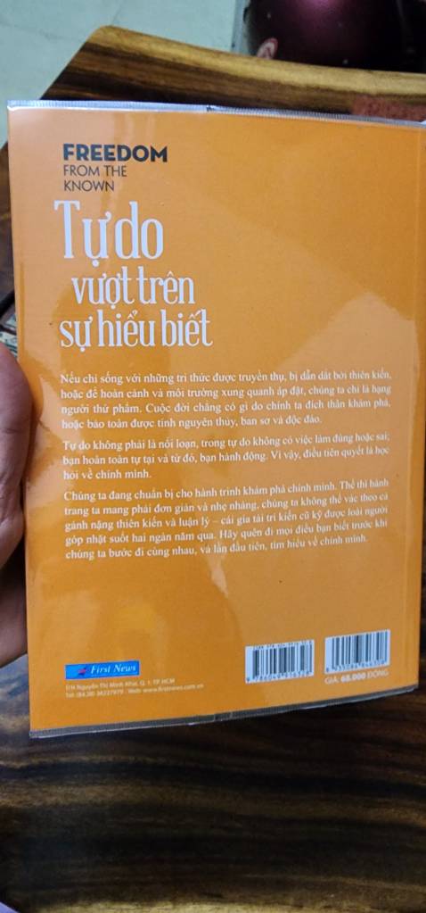 Chất liệu giấy kiểu cổ xưa, sách nhẹ. 
Bao bìa đẹp, đóng gói cẩn thận.
