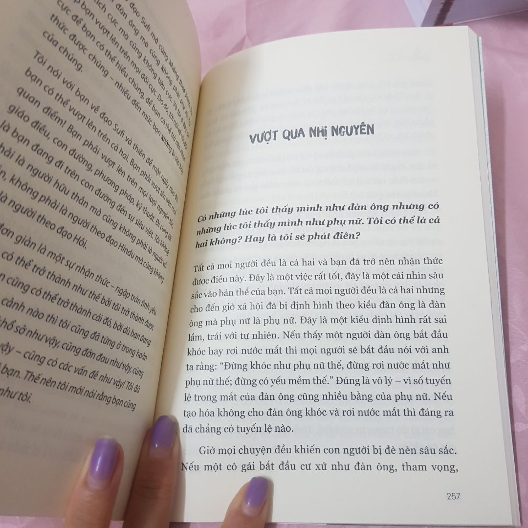 Đây là 2 quyển sách mà mình giới thiệu rất nhìu, từ những người thầy đã đi trước. Xuyên suốt quyển sách được viết dựa trên những câu hỏi - đáp. Giống nhưng 1 quyển sách rất hay mình từng đọc trước đó "The Power of Now - Sức Mạnh của Hiện Tại - Eckhart Tolle"