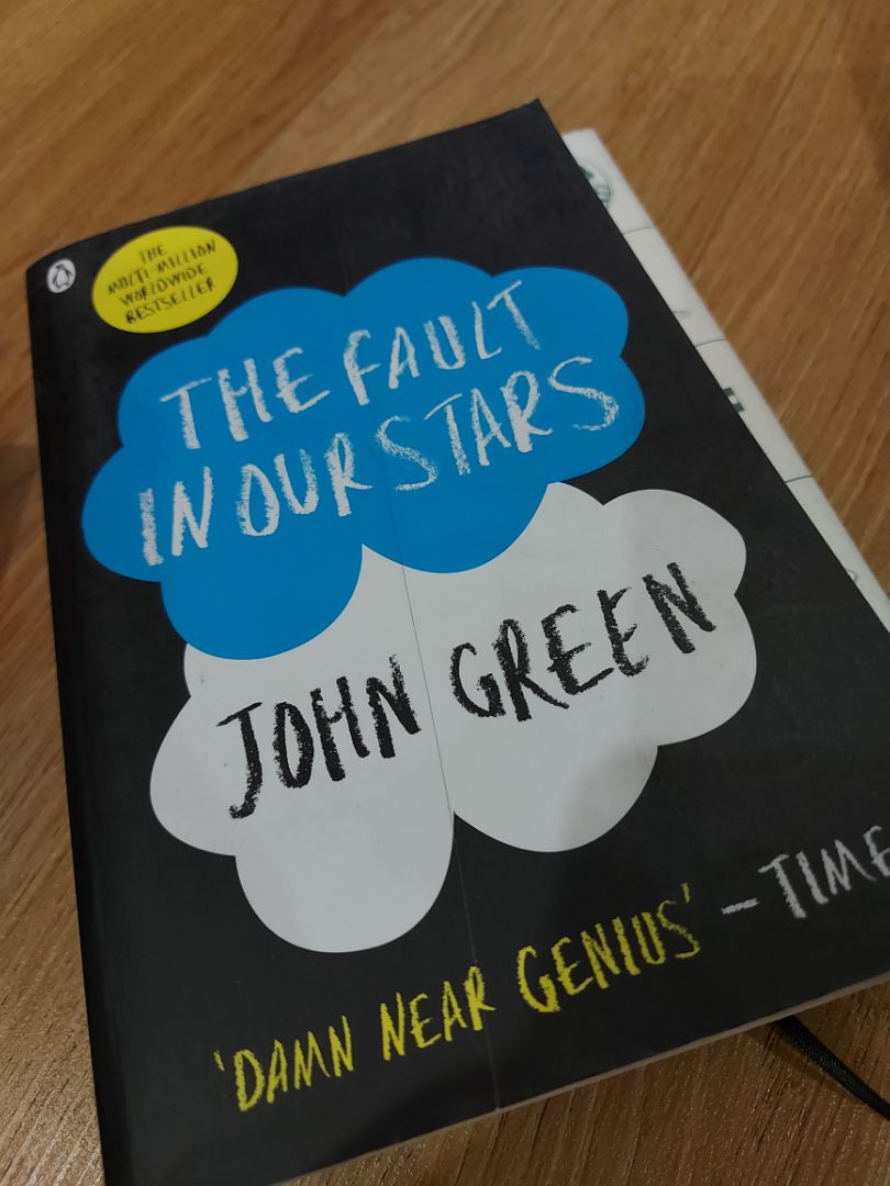 Đóng gói sản phẩm quá tệ. Mình mua 1 lần 6 cuốn sách vì có deal sale sách ngoại văn lớn nhưng kết quả nhận được là sách cũ và bìa xước :) Lại còn giao hàng rất chậm. Bình thường giao đến chỗ mình chỉ khoảng 4 ngày nhưng đây đợi đến cả tuần. Thật sự nếu tiki ko cải thiện chắc từ nay về sau ko dám mua nữa :))