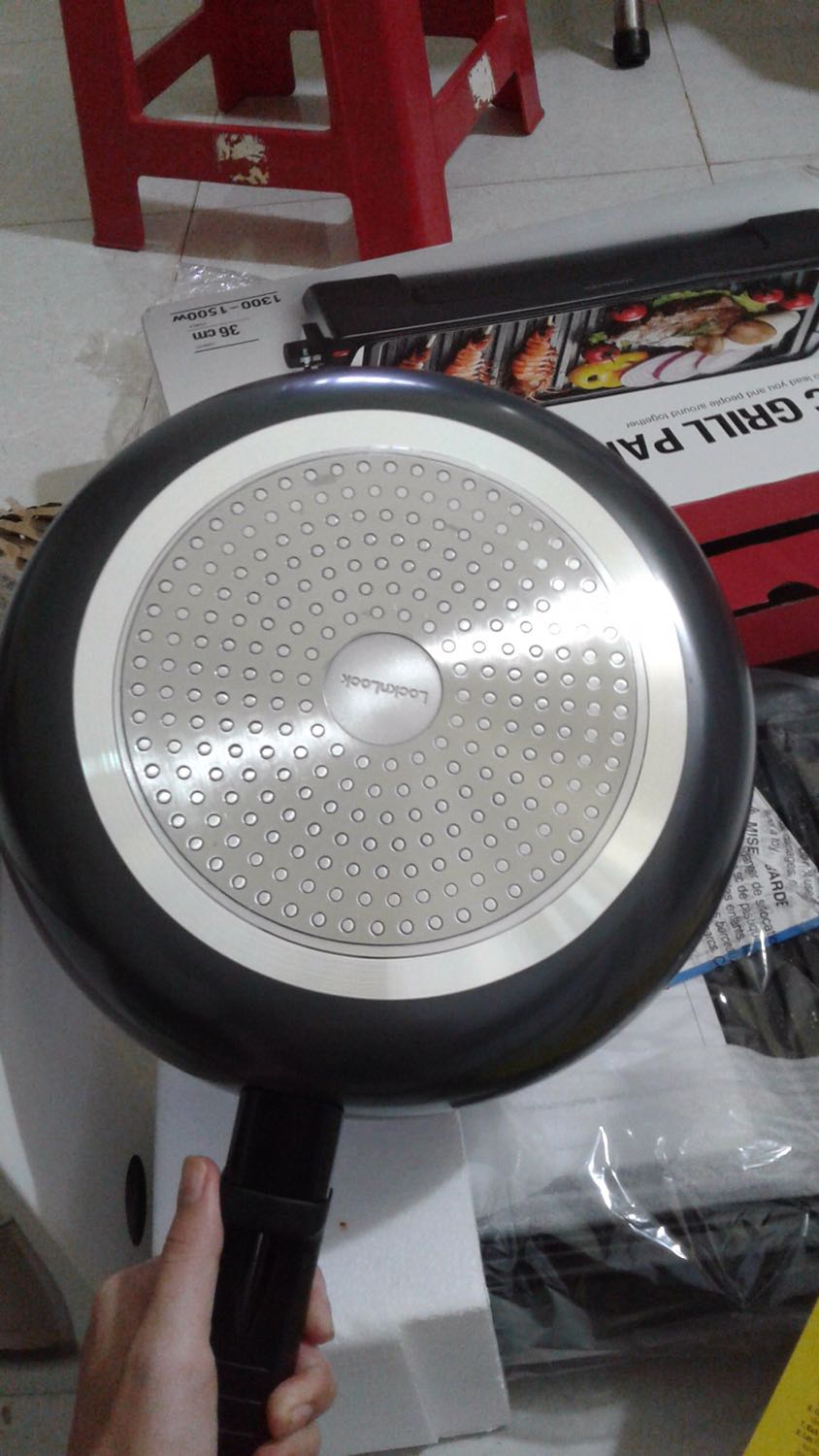 Mình đã mua 1 cái chảo này size 24 cm và thấy khá hài lòng, chất lượng tốt so với tầm giá, nhà mình đổ bánh xèo bằng chảo này thậm chí không cần dùng dầu, mua thêm 1 cái size 26 cm để đổ bánh xèo cho tiện