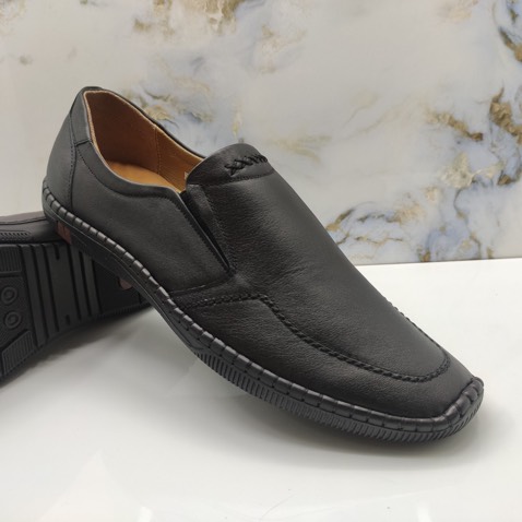 Kiểu dáng đẹp, êm chân. Giao hàng nhanh như 1 cơn lốc, sáng đặt chiều nhận.