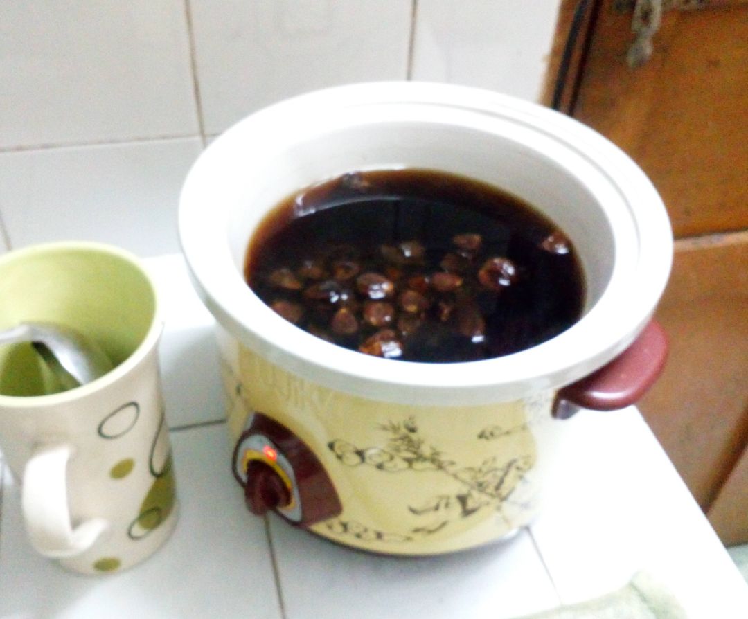 Rất Tốt! Hầm, kho thịt chân giò và móng đổ khoảng đến nửa nồi, sẽ mất khoảng 2-2.5h là mềm ngon ( chế độ 'high'). Nấu chè hay cháo mất khoảng từ 1h -1.5h tuỳ lượng thức ăn bạn nấu. Nếu để chế độ' high' sau 45p phải canh nếu bạn đổ gần 80% nồi. Nói chung xài rất tốt, tiện lợi, ít tốn điện. Vì chỉ 340W.