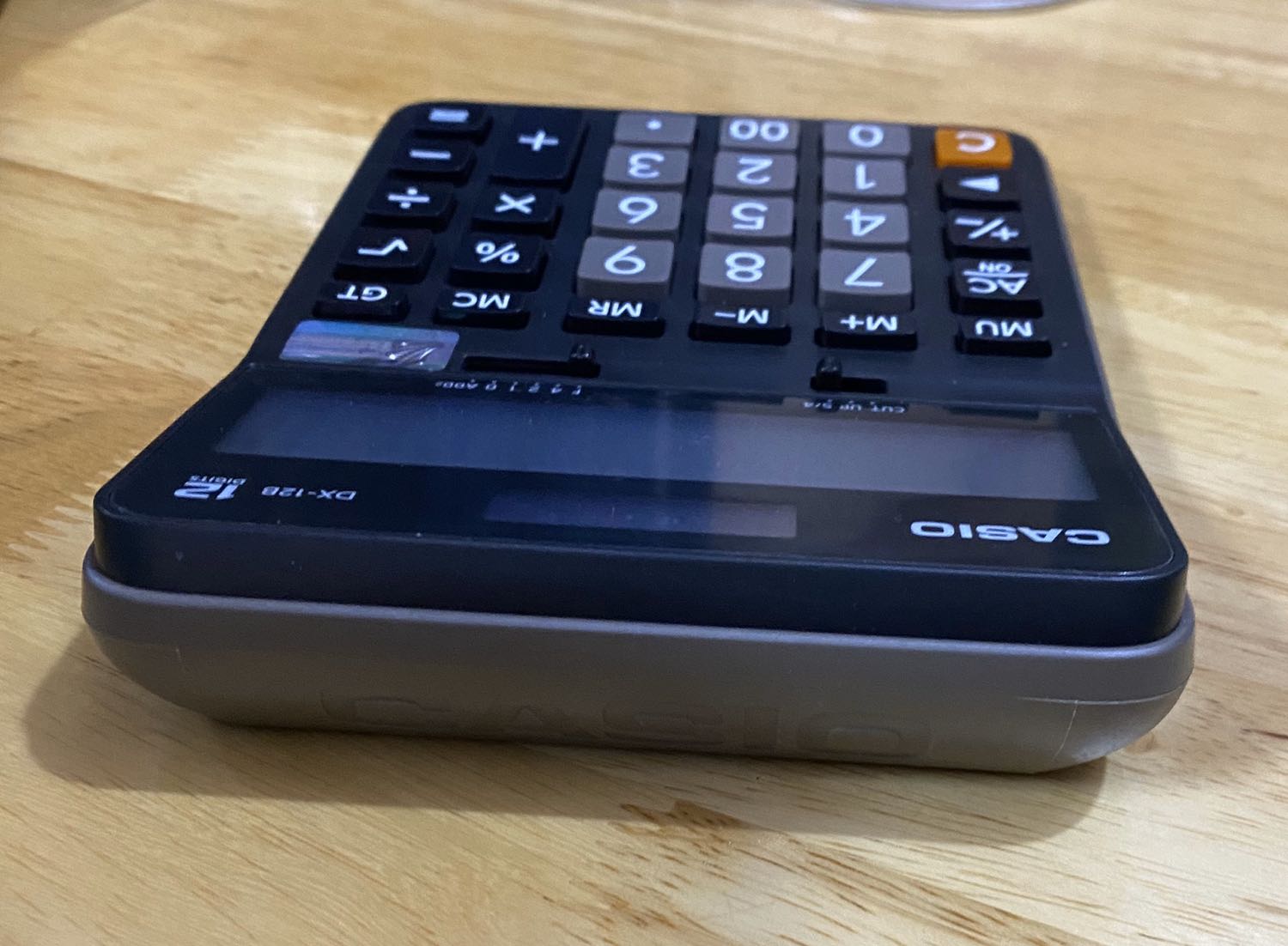 Sản phẩm đẹp, bấm rất thích, phím to, màn hình to rõ ràng. Hàng chính hãng . Giao hàng nhanh ( chỉ 1.5h sau khi đặt hàng) , đóng gói đẹp. Cảm ơn tiki