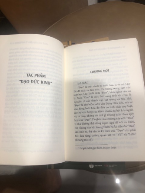 Chất lượng giấy và bìa tốt, giao hàng đầy đủ, 10 điểm hình thức
Nhưng nội dung thì cá nhân đánh giá không được như mong đợi như khi coi các clip quảng cáo ngắn trên ***, ***,…! Cụ thể
1, Cổ học tinh hoa: có nhiều truyện ngắn nhưng hầu như chỉ là các câu chuyện đời thường, ko có gì mang tính “tinh hoa”, khác hẳn các câu truyện “thâm sâu” như quảng cáo trên ***, *** nếu bạn mua sách vì coi các clip này
2,Trí tuệ người xưa: chủ yếu là các câu chuyện thời chiến xưa của Trung Quốc (Xuân Thu Chiến Quốc, Ngũ Đại Đường, Tam Quốc,…), nhiều quá chưa đọc hết nhưng đọc được vài ba chục trang thì thấy không như mong đợi
3, Hiểu người để dùng người + 4, Đạo lý người xưa: riêng 2 quyển này thì pó tay không đọc nổi, giống như đọc kinh vậy!
Quan điểm cá nhân, do mua sách khi coi quảng cáo trên ***, ***, có thể không đúng với người khác! Trân trọng