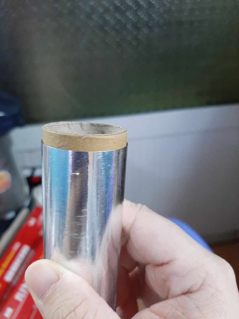 Mở ra xài mà bị cắt gần hết cuộn giấy bạc, còn lại mỏng dính y như hình, và mình nghĩ là khá phù hợp với giá, NHỈ? không chấp nhận được, shop bán kiểu này chẳng khác nào chửi khách hàng, kiểu như này thì mày thích đồ rẻ nhá, thì tao cho đồ rẻ, mình mua, bữa nay mới lấy ra xài thì mở ra y như hình, mình ko muốn mắng vốn tiki, nhưng đại hạ giá kiểu này thì quá tệ, ko biết có cho đổi trả ko nữa, 105k 4 cuộn