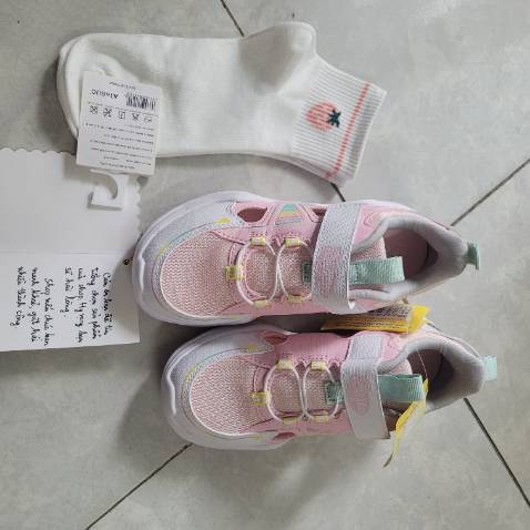 sản phẩm giống mô tả...đc tặng đôi tất và thư tay cảm ơn....đóng gói cẩn thận...sẽ ủng hộ shop