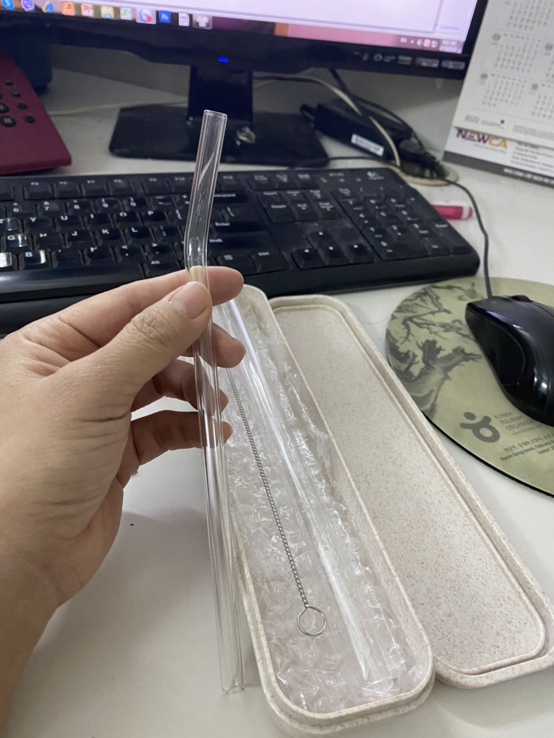 Sản phẩm đẹp, ống mút thuỷ tinh trong và chắc chắn
Hộp đẹp ( trước khi mua mình cũng đã đọc các riview cũng sợ hộp vỡ tuy nhiên hộp của mình đẹp và lành lặn) tiki gói hàng cẩn thận quá, 
Góp ý nhỏ: nếu được thì gói nhỏ thôi cho tiết kiệm chi phí gói
Cảm ơn sp của shop