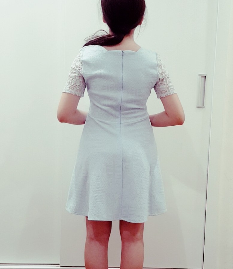 Mình nấm lùn 1m50 46kg . Lên hình thấy dáng cũng gọn không mập đúng không ạ. Hi hi hi cho 5 sao vì che khuyết điểm eo bánh mỳ của chị nè