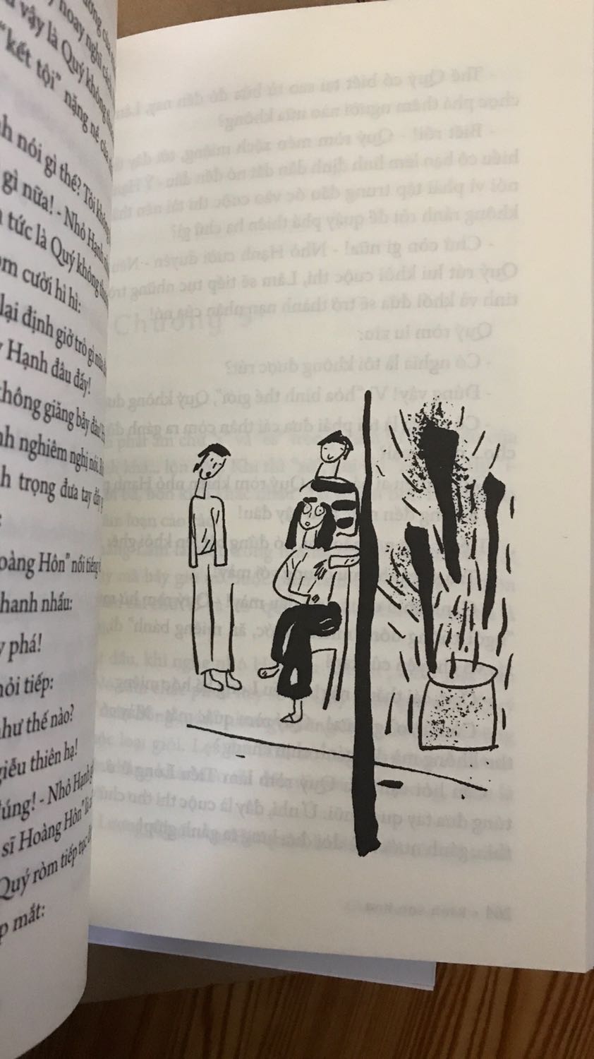 Sách mới, đẹp nha mn. Nhưng 1 số hình vẽ mình k rõ là do nguyên tác như vậy hay do in mực bị lem. Giao hàng nhanh. Mỗi tội k đc bọc giấy ni *** như mọi khi. May mà sách k bị sao