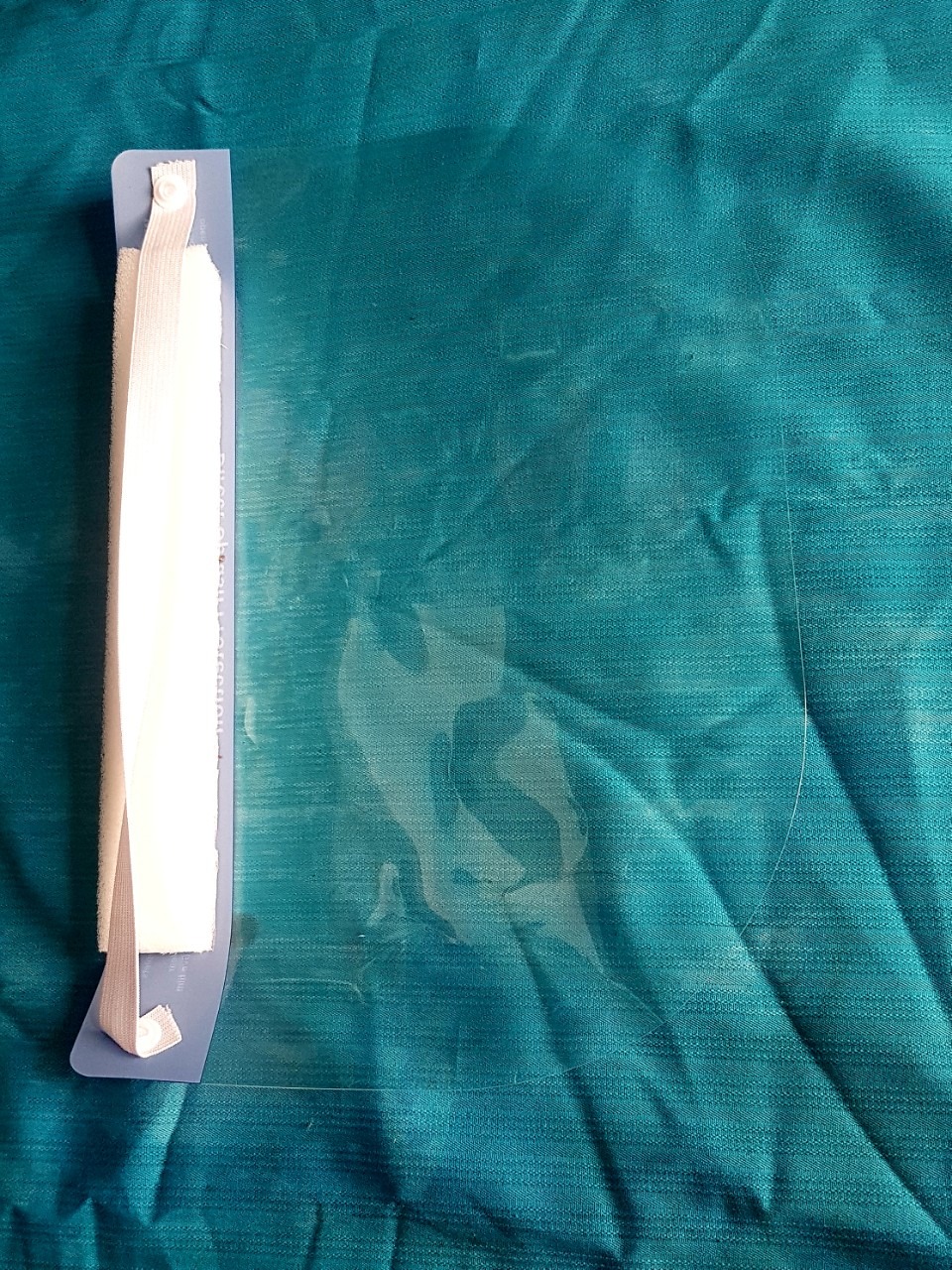 Hàng giao không đúng loại đăng ký là có gọng gương mà giao loại mặt che mềm ,chằng giữ bằng dây thun, mặt che bị cấn  loang và không trong ,nhìn mờ khi quan sát Hàng giao không đúng loại đăng ký là có gọng gương mà giao loại mặt che mềm ,chằng giữ bằng dây thun, mặt che bị cấn  loang và không trong ,nhìn mờ khi quan sát