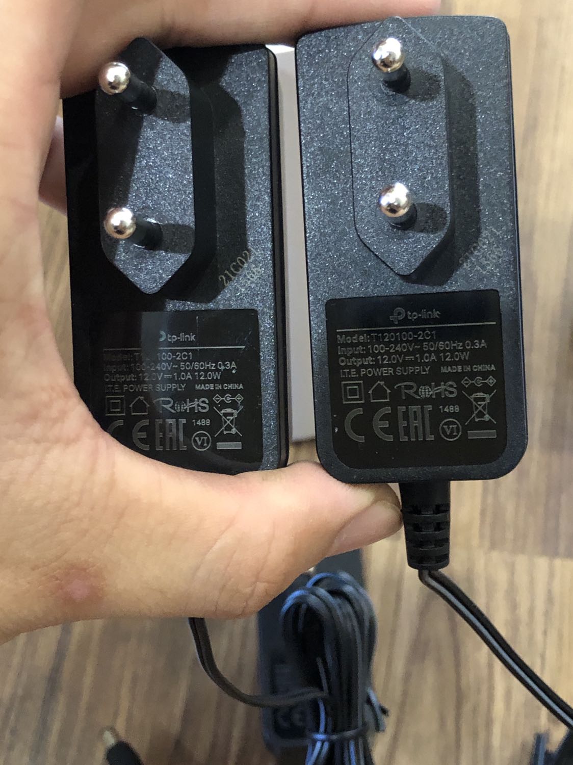 Sản phẩm giao nhanh, nhưng khui hộp ra thì không còn tem niêm phong của shop, nữa model 2 pack mình mua lần này có khác với 3 pack lần trước mua của tiki phân phối, cảm giác khác nhưng mong vẫn chính hãng và hoạt động ổn định như nhau tóm lại là chỉ vì cần thêm 2 pack nên mình mới chốt. Còn đâu cứ tiki trading mà mua cho lành nhé