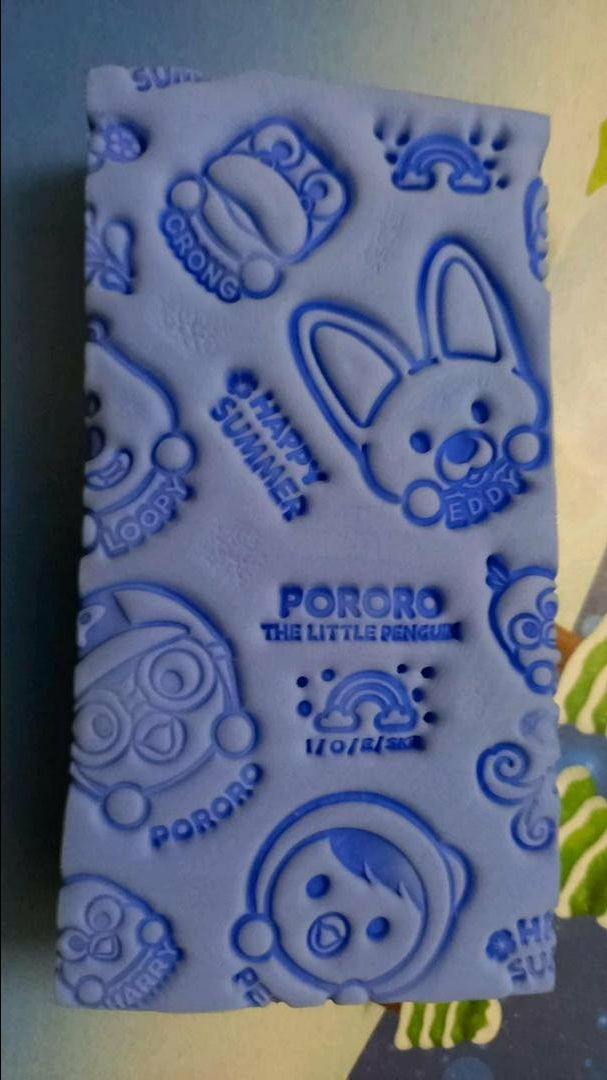 bông mút cực kì mềm nhé mng . mng làm da ẩm v bở ra rồi lấy mút này kì nhé ra nhiều ghét lắm đúng như review luôn . nên muaaaaa!! tuy giao nhầm màu nma giao đủ là oke rồi