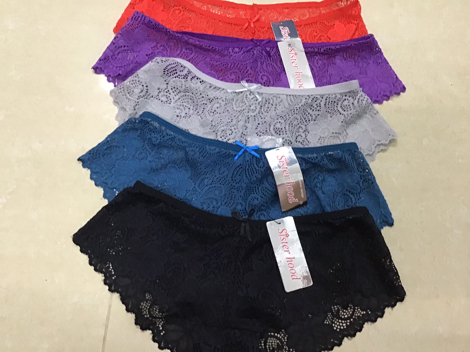 Chất liệu ko giống trong hình. Bình thường