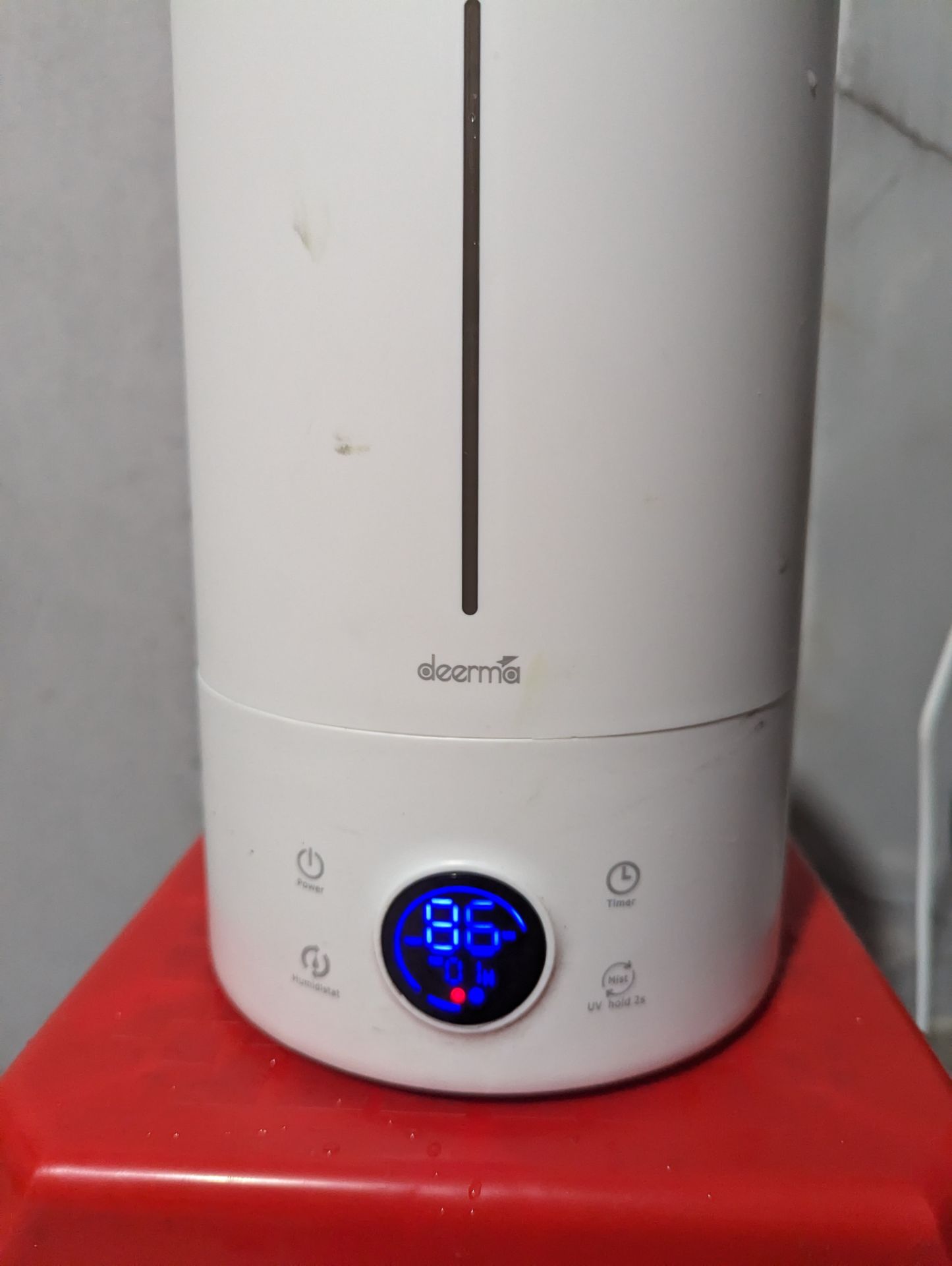 Làm ăn *** . Cho tinh dầu vào khe chứa tinh dầu, sản phẩm lỗi tràn nước ra làm tràn theo tinh dầu. Gửi về đổi sản phẩm khác thì đổ thừa khách hàng không biết dùng. Khách hàng đổ tinh dầu vào nước. Từ chối bảo hành, từ chối đổi trả. Đọc đánh giá mới thấy nhiều người bị giống như mình. Giờ trả về cho mình trưng bày tủ kính hay làm gì. Tiki cũng không có hướng xử lý. Không có bao nhiêu mà xử lý không thoả đáng cho khách hàng. Lần cuối cùng mua hàng ở Tiki Làm ăn *** . Cho tinh dầu vào khe chứa tinh dầu, sản phẩm lỗi tràn nước ra làm tràn theo tinh dầu. Gửi về đổi sản phẩm khác thì đổ thừa khách hàng không biết dùng. Khách hàng đổ tinh dầu vào nước. Từ chối bảo hành, từ chối đổi trả. Đọc đánh giá mới thấy nhiều người bị giống như mình. Giờ trả về cho mình trưng bày tủ kính hay làm gì. Tiki cũng không có hướng xử lý. Không có bao nhiêu mà xử lý không thoả đáng cho khách hàng. Lần cuối cùng mua hàng ở Tiki