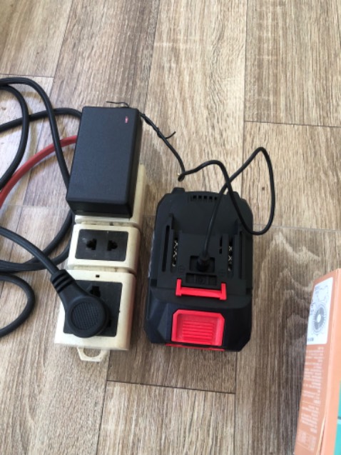 Đợi hơi lâu, đóng gói chưa cẩn thận, sạc nhanh Đợi hơi lâu, đóng gói chưa cẩn thận, sạc nhanh