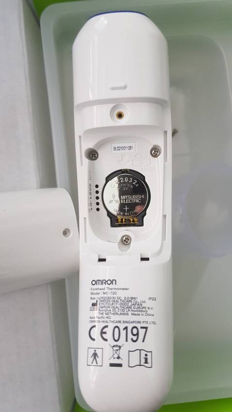 Tuy giao hàng hơi lâu nhưng thông cảm được, do giãn cách theo chỉ thị thành phố, vừa nhận được sáng này là *** thử. Review cho mọi người, về thương hiệu Omron (Nhật Bản) thì khỏi bàn, trong hộp cói sách hướng dẫn tích việt, phiếu bảo hành (hoặc dùng bảo hành điện tử) , có pin sẵn, chỉ cần kéo miếng seal là pin được kích hoạt.