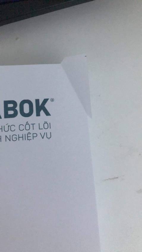Sách bị lỗi, thiếu chữ, giấy in thừa. Vừa mới mở ra đã thấy lỗi in. Thất vọng vì chất lượng sách không đúng với giá tiền đã trả.