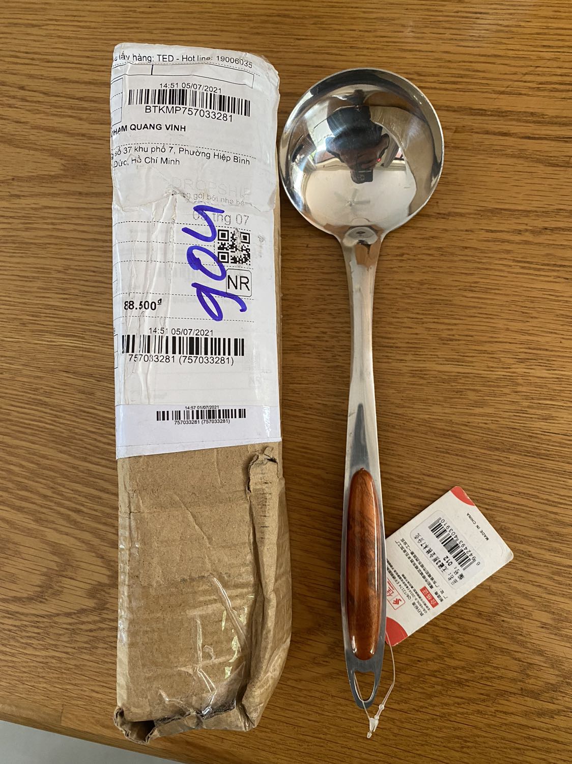 Mua khuôn bánh trung thu nhưng gửi giá múc canh. Đề nghị Tiki đổi hàng nhanh chóng.