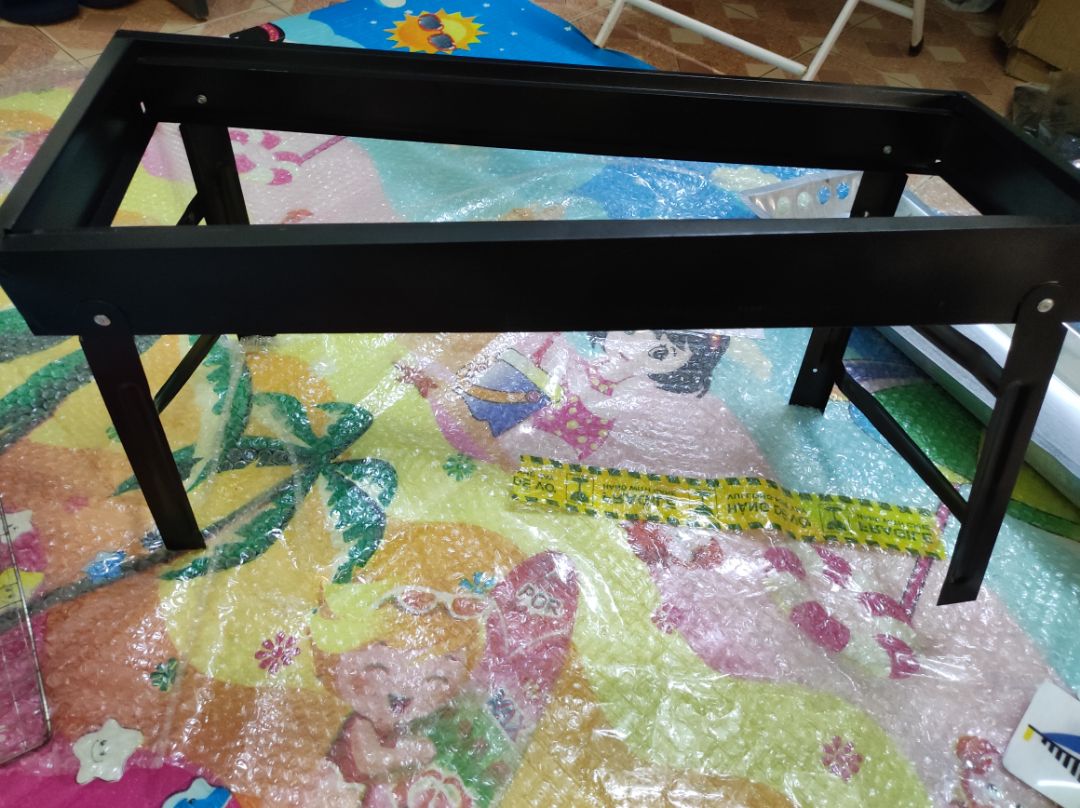 sản phẩm rất tệ. hàng tệ như này mà cũng bán được, hàng mỏng móp thế này thì dùng kiểu gì. bán hàng không có tâm gì hết. 
mua phí tiền