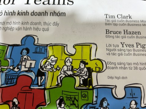 Sách rất bẩn, kiểu như tồn kho rất lâu ngày, trang cũng bị dây vào