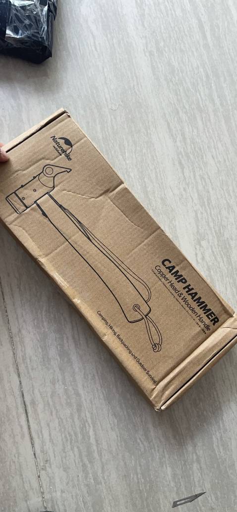 Bên vận chuyển mạnh tay thật, thấy shop đóng gói kĩ mà vẫn móp vô hộp nhưng không sao, búa bên trong vẫn đẹp và tốt, cảm ơn shop đã giao sớm.