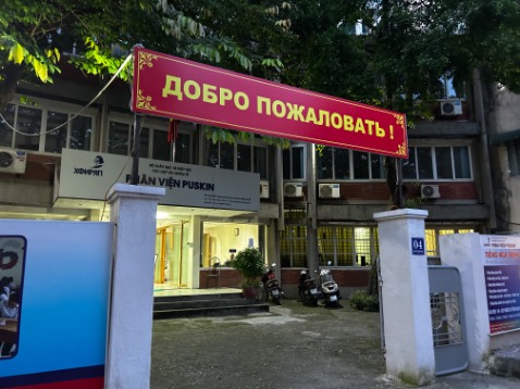 Hàng mới, máy in nhanh, nhỏ gọn. Tuy nhiên có nhiều ý kiến nói là hộp mực nhỏ nên mau cạn, cái này chờ thời gian trả lời