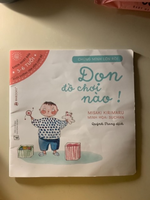 Sách rất đẹp và hay. 
Bé nhà mình 25 tháng rất thích bộ này, đặc biệt là 3 cuốn: Đi câu cá với bố, Trường mẫu giáo của tớ, Dọn đồ chơi nào. Bé có thể học thuộc lòng cả câu chuyện qua vài lần được đọc và có thể thay đổi các câu thoại để áp dụng trong các tình huống khác trong cuộc sống.
Sách được khuyến nghị cho bé từ 3 tuổi nhưng mình thấy các bé từ 2 tuổi là có thể dùng được rồi.