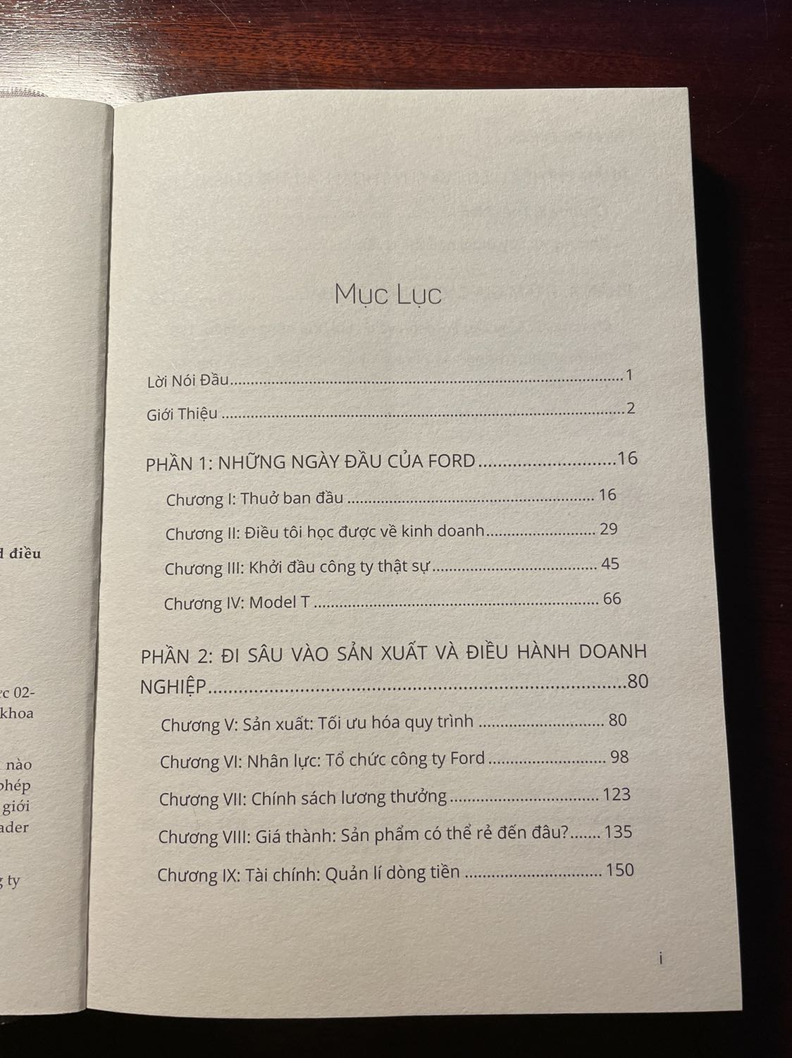 Sách hay, dễ đọc.
Có thể thấy cách Ford đã đương đầu và xử lý với khủng hoảng. Bên cạnh đó là một số mẩu chuyện về cuộc đời ông.