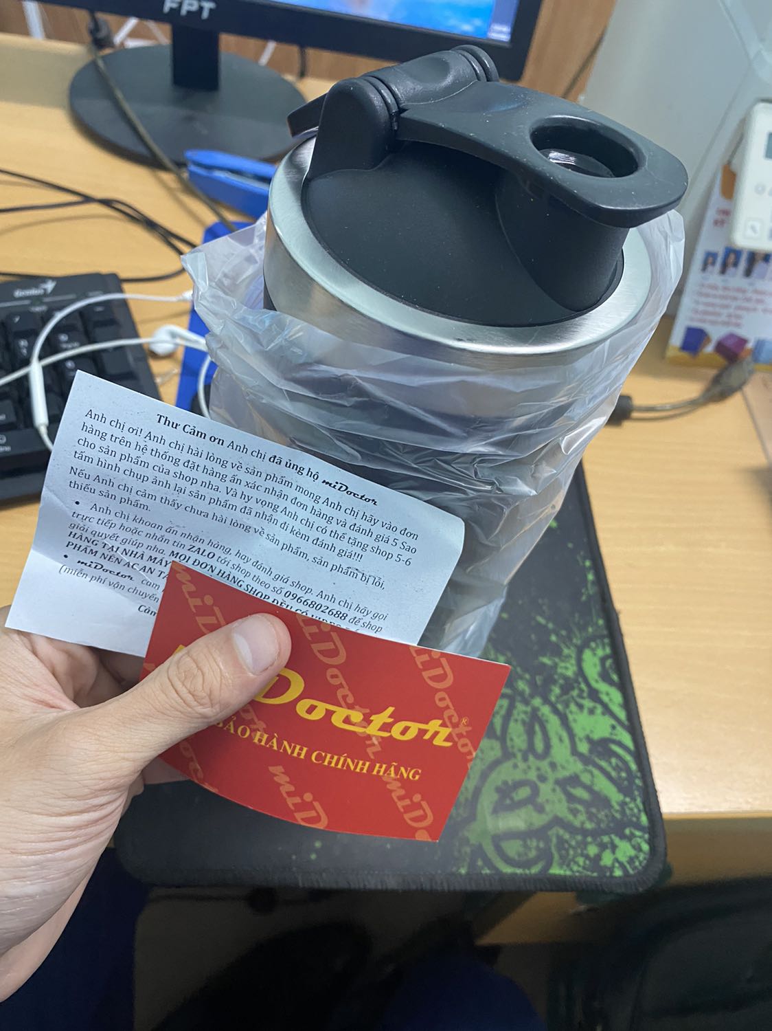 Có vẻ về mẫu mã, hình thức, và chất lượng khá đúng theo quảng cáo lúc đầu của Shop. Có cả thẻ bảo hành, mã thẻ, hot line... đầy đủ. 5 sao cho shop. Tiki giao hàng nhanh.