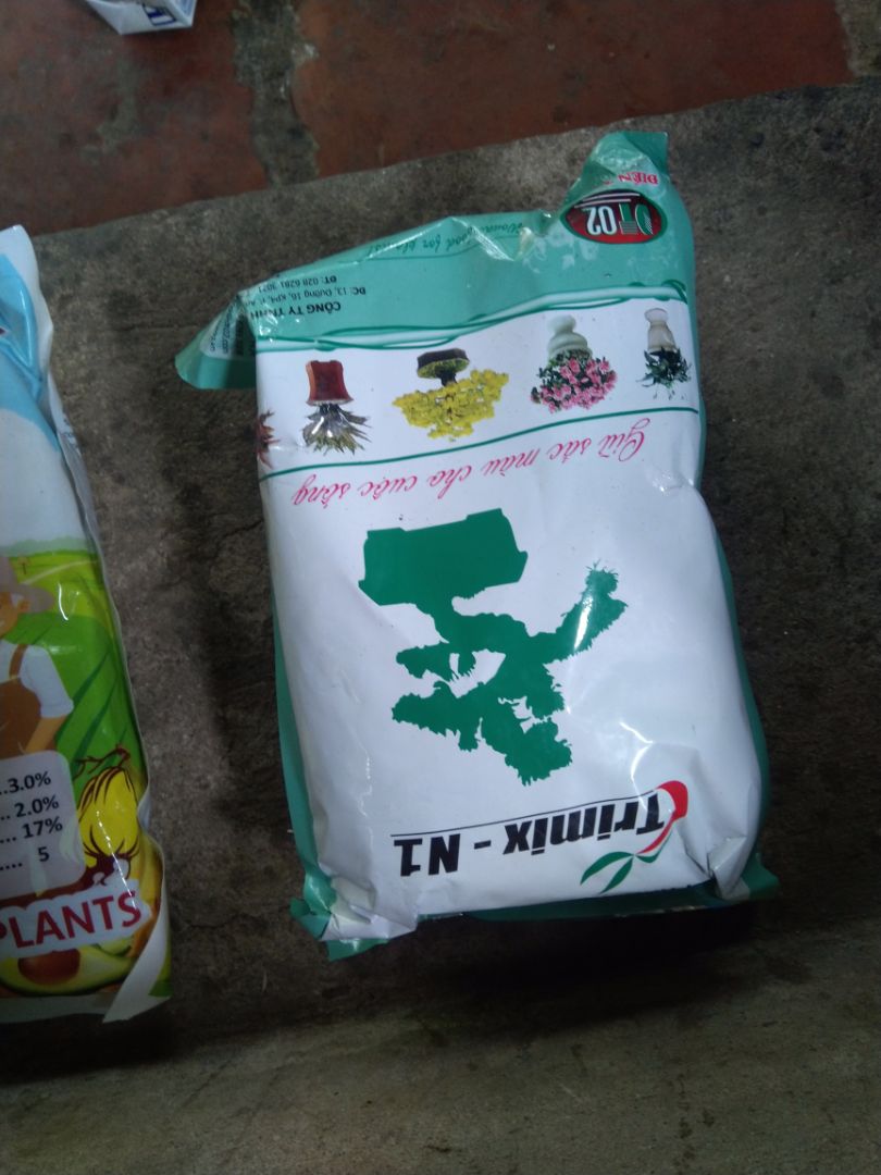 sản phẩm dùng cho cây cảnh tốt,phù hợp dùng cho cây ở ban công hơn là trong nhà vì có mùi hơi hắc