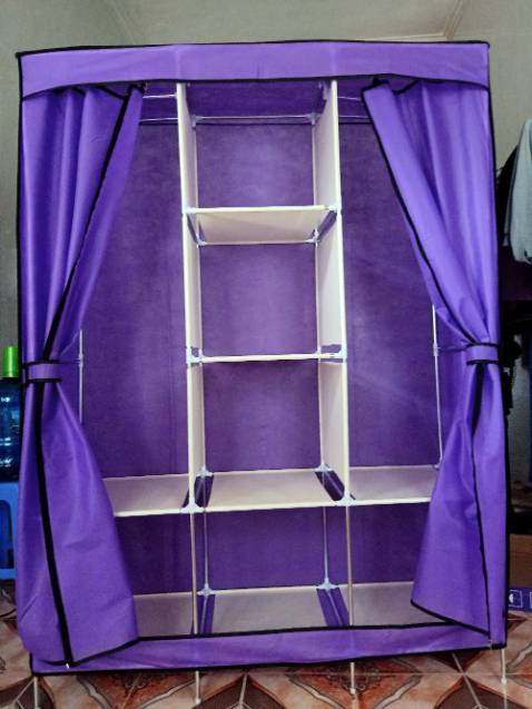 Giao hàng thần tốc. Tối nay đặt muộn mà sáng ngày kia đã nhận được hàng rồi.
Tủ cũng dễ lắp nữa. Đọc hiểu bản hướng dẫn là lắp một tí xong ngay. ko hiểu các bạn lắp kiểu gì lâu chứ dễ *** chưởng!! 30phut xong tành tanh luôn!! Màu tím này đẹp mắt ưng lắm. tủ lắp căng đét, nên để đồ ko lo. 
Có điều lắp cẩn thận dễ đứt tay, vì mình lắp xong chả hiểu sao thấy cứa tay lúc nào huhu, có chút xót, nhưng ko sao, giá hạt dẻ. vui vui