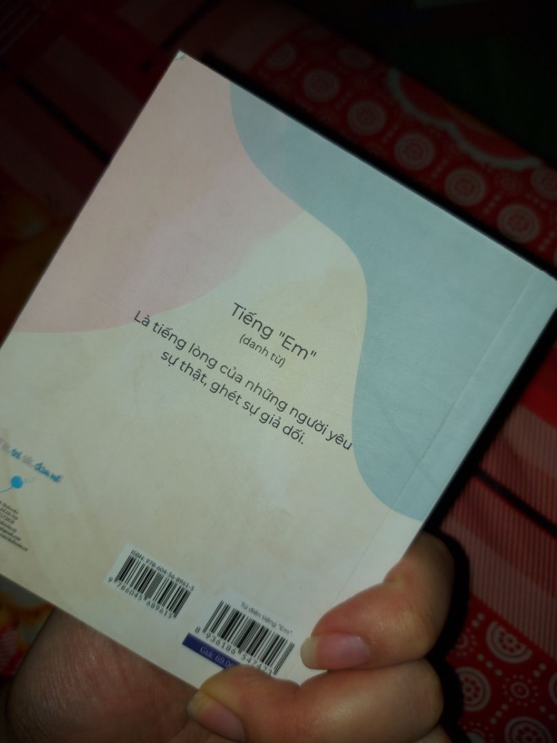 Cực kỳ hài lòng khi đặt sách trên Tiki
Shipper giao hàng nhanh, thân thiện, vui vẻ, mặc dù đã rất trễ 19h tối nhưng vẫn giao hàng cho mình... Sách mới toang, đẹp... có bị nhăn xíu nhưng vẫn Okee 
Về cuốn này mình chưa đọc nên k đánh giá nhiều... nhưng sách khá là nhỏ hơn mình nghĩ Cực kỳ hài lòng khi đặt sách trên Tiki
Shipper giao hàng nhanh, thân thiện, vui vẻ, mặc dù đã rất trễ 19h tối nhưng vẫn giao hàng cho mình... Sách mới toang, đẹp... có bị nhăn xíu nhưng vẫn Okee 
Về cuốn này mình chưa đọc nên k đánh giá nhiều... nhưng sách khá là nhỏ hơn mình nghĩ