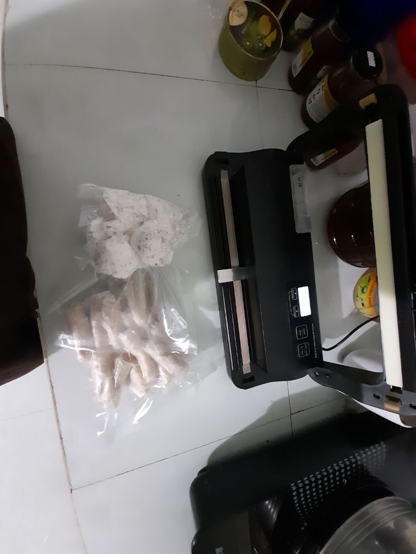 mình đã sử dụng hết ngày hôm nay và quay review cho mn, eo ôi dùng tốt lắm luôn, thề đấy. Rất tiện để bảo quản đồ khô ngoài ra còn có thể dùng khóa miệng bọc nilong rất thích mình đã sử dụng hết ngày hôm nay và quay review cho mn, eo ôi dùng tốt lắm luôn, thề đấy. Rất tiện để bảo quản đồ khô ngoài ra còn có thể dùng khóa miệng bọc nilong rất thích