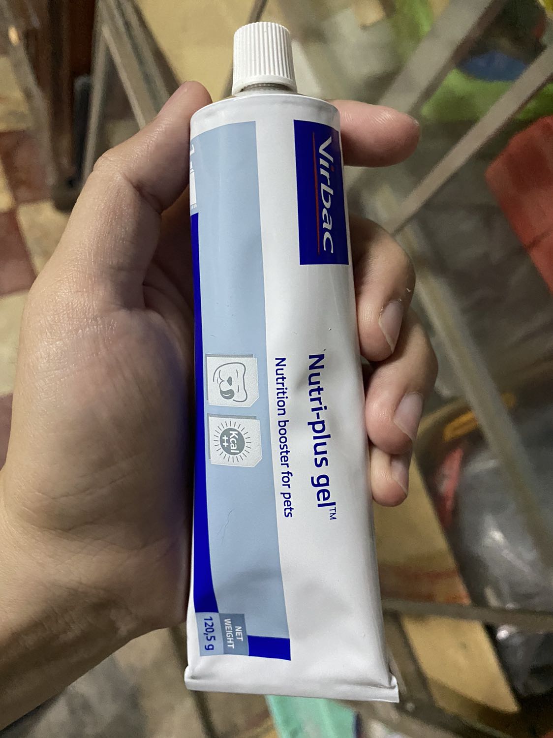 Hai em *** ở nhà cực kỳ ghiền gel này luôn. Từ lúc chuyển qua ăn thức ăn hạt thì rất kén ăn, nhưng khi trộn gel này vào thì tụi nhỏ mới chịu ăn. 😀😀😀 Cảm giác 2 đứa nó ăn nhiều mình cũng vui hơn, đáng tiền.